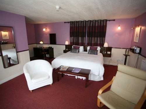 Manor Court 3*