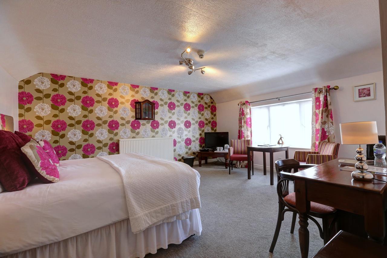 Manor Court 3*