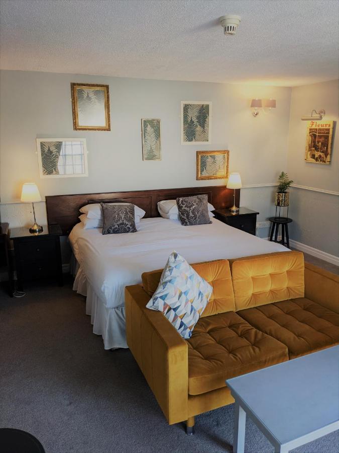 Manor Court 3*