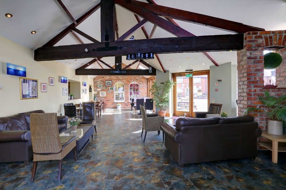 Manor Court 3*