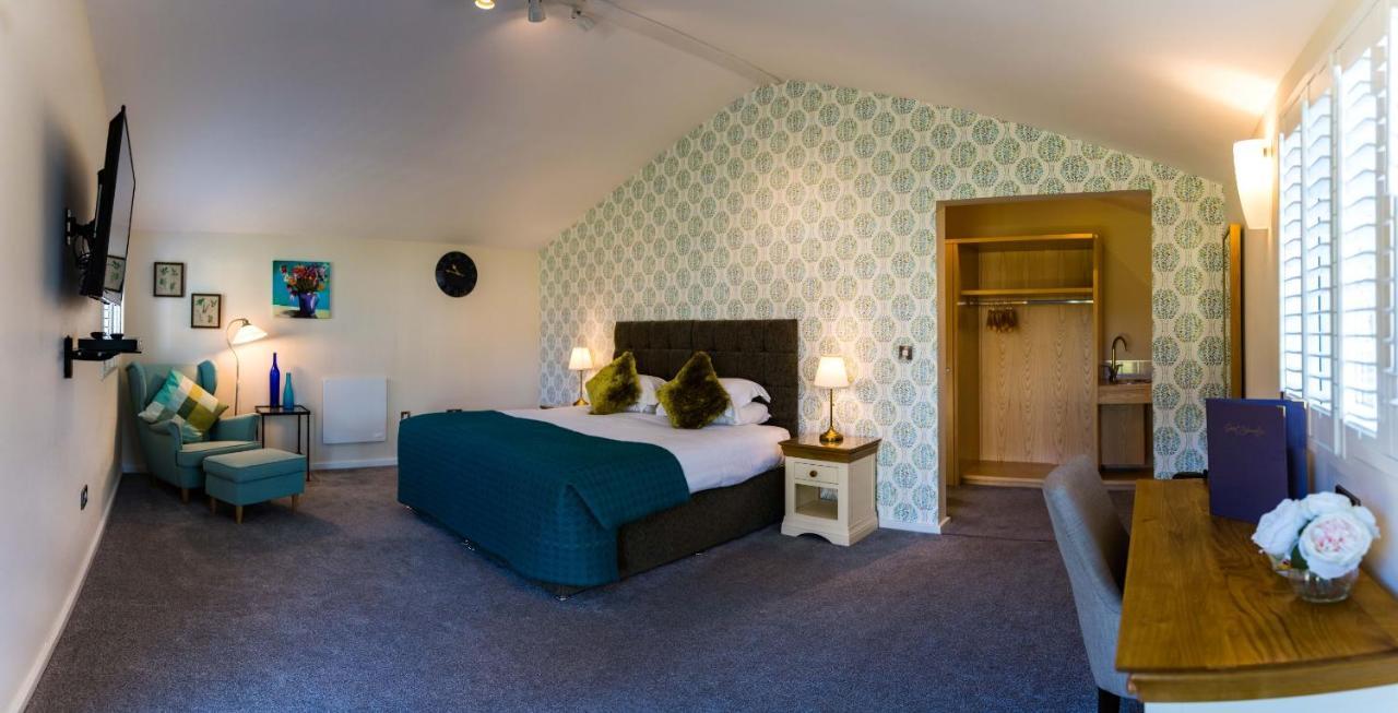 Manor Court 3*